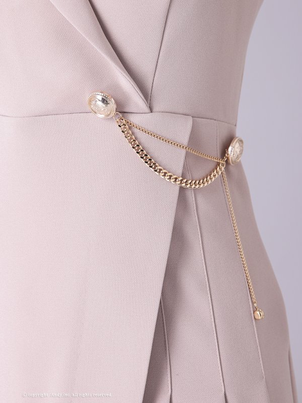 ベージュ モデル：青田夏奈　身長：163cm　着用サイズ：Sサイズ