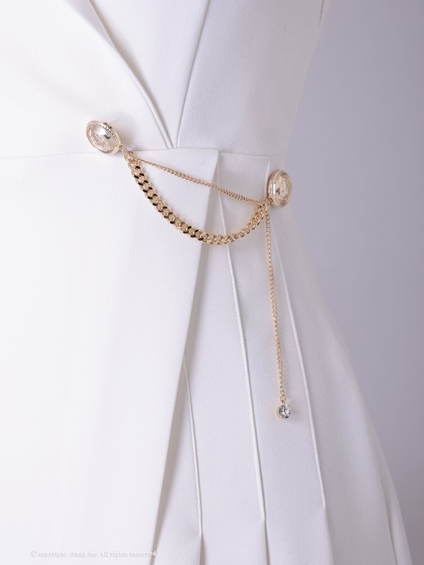 ホワイト モデル：青田夏奈　身長：163cm　着用サイズ：Sサイズ