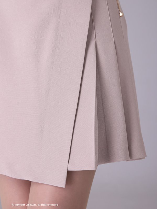 ベージュ モデル：青田夏奈　身長：163cm　着用サイズ：Sサイズ