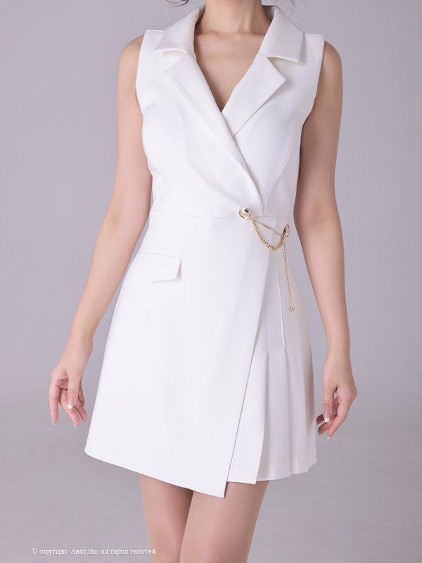 ホワイト モデル：青田夏奈　身長：163cm　着用サイズ：Sサイズ