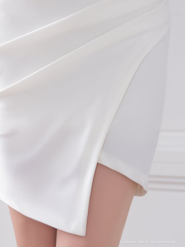 ホワイト モデル：あみ　身長：163cm　着用サイズ：Sサイズ