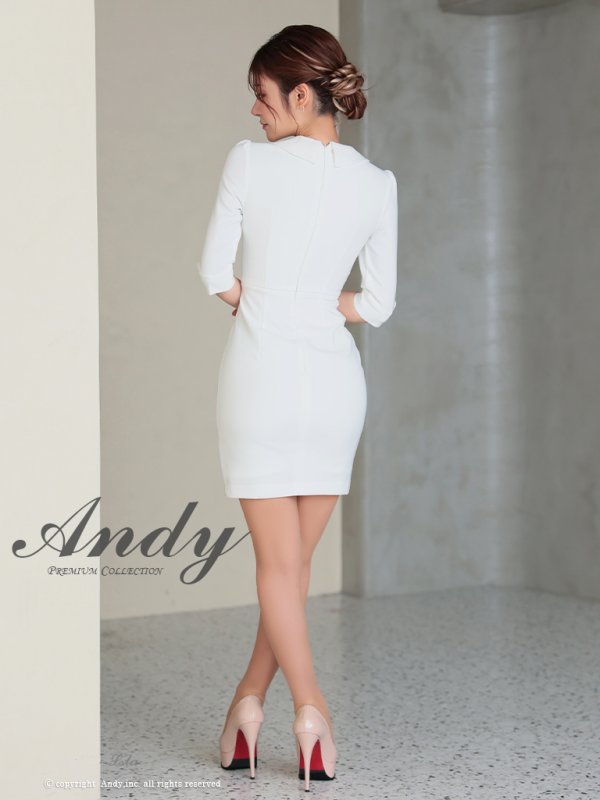 ホワイト モデル:らら 着用サイズ:Sサイズ