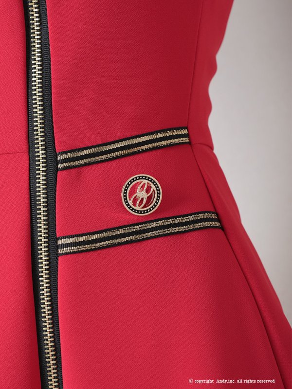 レッド モデル:青田夏奈 身長:163cm 着用サイズ:Sサイズ