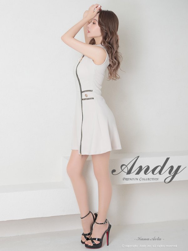 ベージュ モデル:青田夏奈 身長:163cm 着用サイズ:Sサイズ