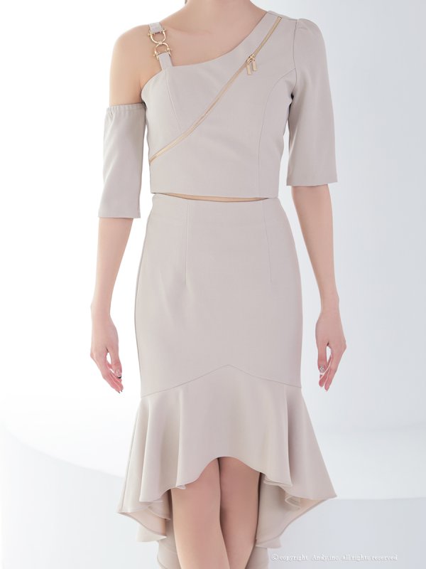 ベージュ モデル:七瀬みほ 身長:162cm 着用サイズ:Sサイズ