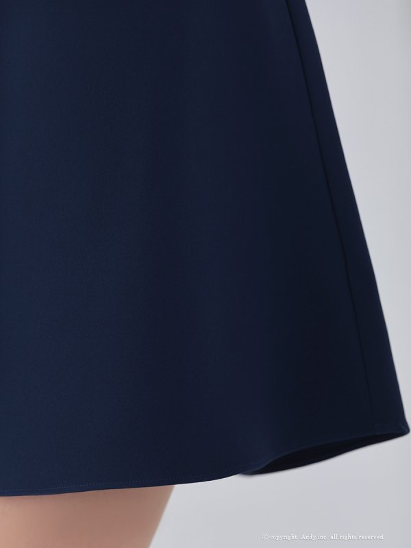 ネイビー モデル:七瀬みほ 身長:162cm 着用サイズ:Sサイズ