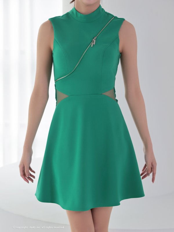 グリーン モデル:七瀬みほ 身長:162cm 着用サイズ:Sサイズ