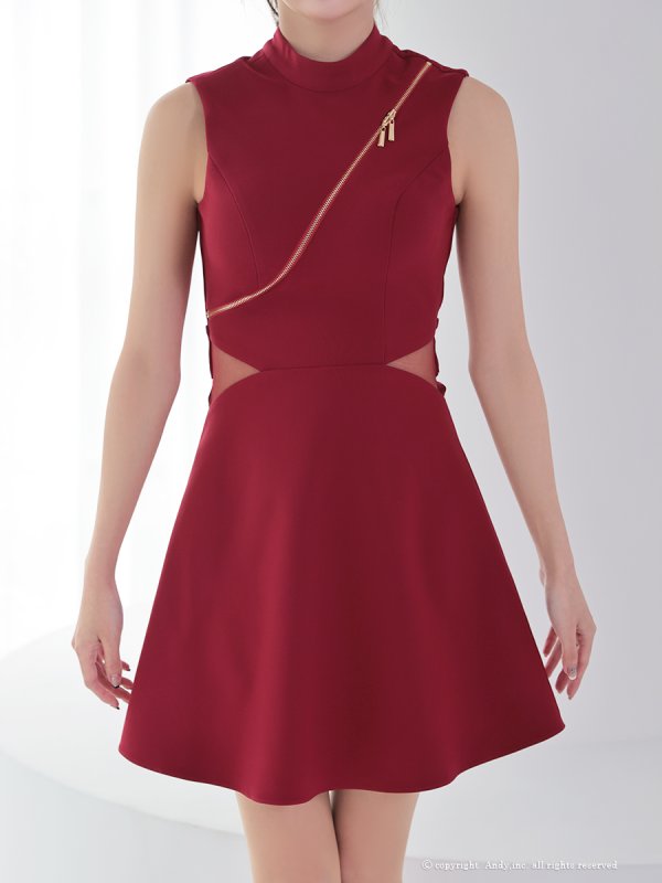 レッド モデル:七瀬みほ 身長:162cm 着用サイズ:Sサイズ