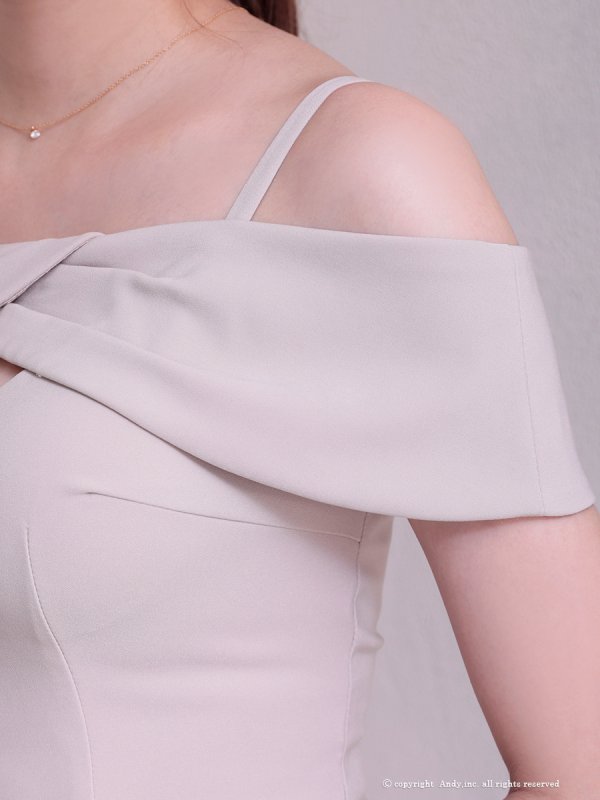 ベージュ モデル：あみ　身長：163cm　着用サイズ：Sサイズ