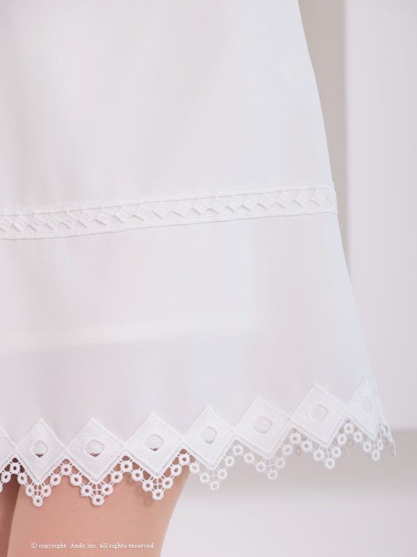 ホワイト　モデル：七瀬みほ　身長：162cm　着用サイズ：Sサイズ