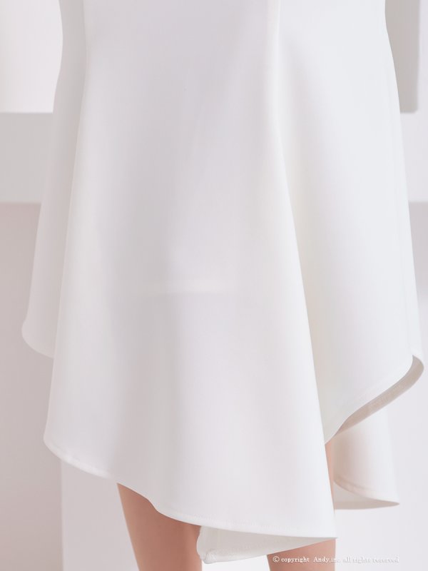 ホワイト モデル：七瀬みほ　身長：162cm　着用サイズ：Sサイズ