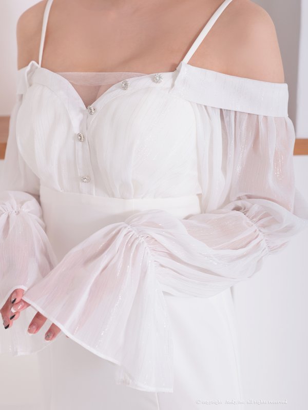 ホワイト モデル：七瀬みほ　身長：162cm　着用サイズ：Sサイズ