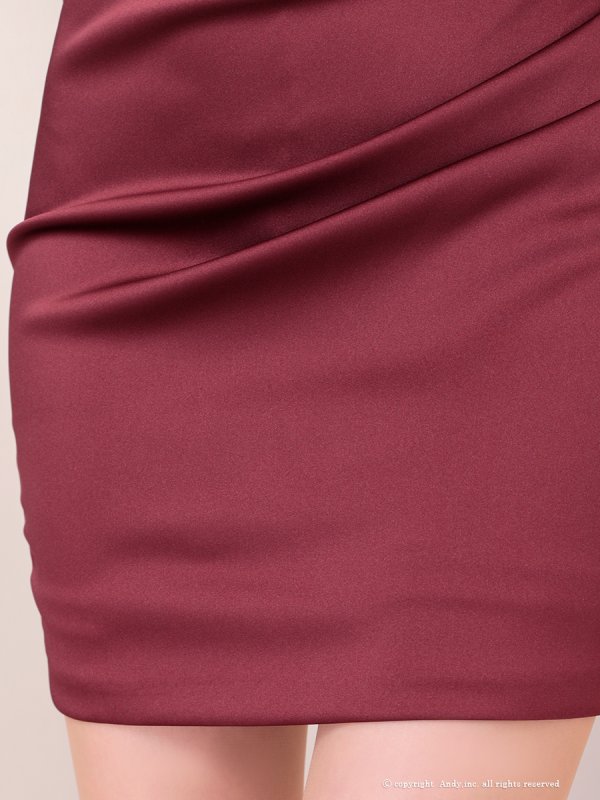 ワインレッド モデル:七瀬みほ 身長:162cm 着用サイズ:Sサイズ