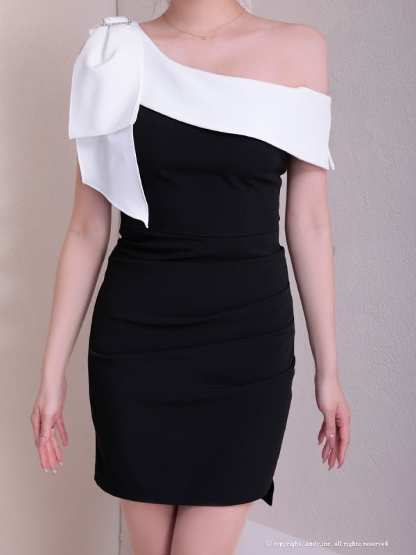 ホワイトxブラック　モデル：あみ　身長：163cm　着用サイズ：Sサイズ