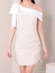ホワイトxベージュ モデル：七瀬みほ　身長：162cm　着用サイズ：Sサイズ