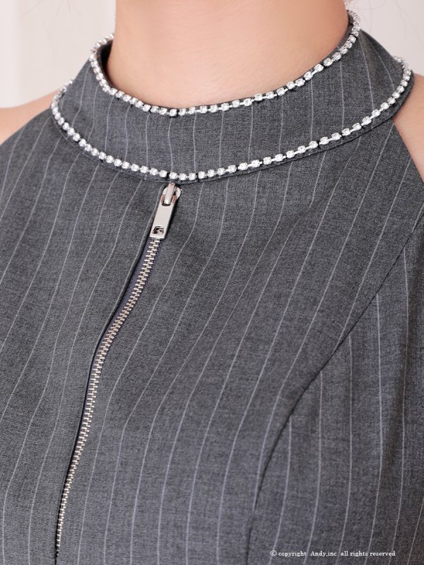 グレー モデル：七瀬みほ　身長：162cm　着用サイズ：XSサイズ