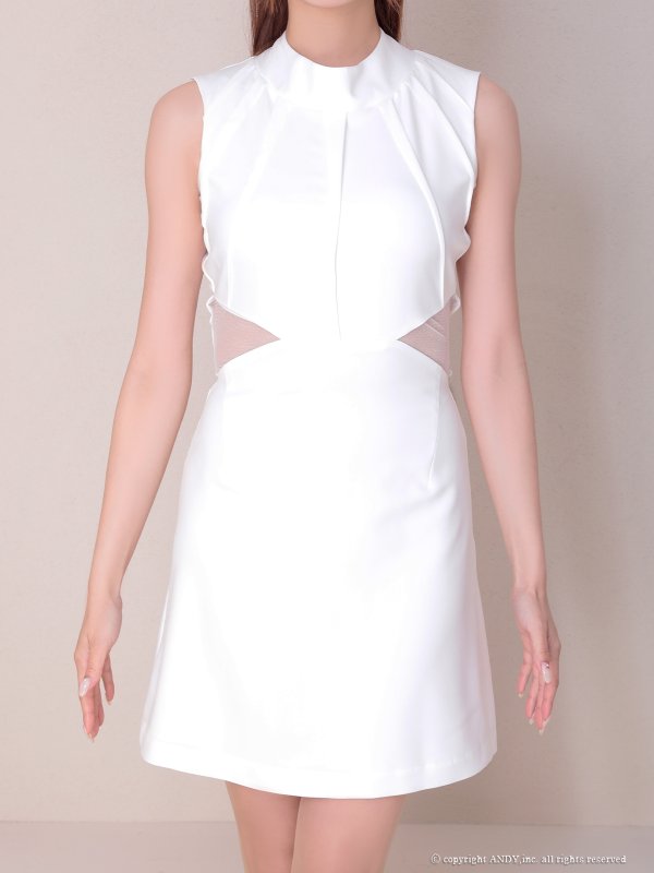 ホワイト　モデル：あみ　身長：163cm　着用サイズ：Sサイズ