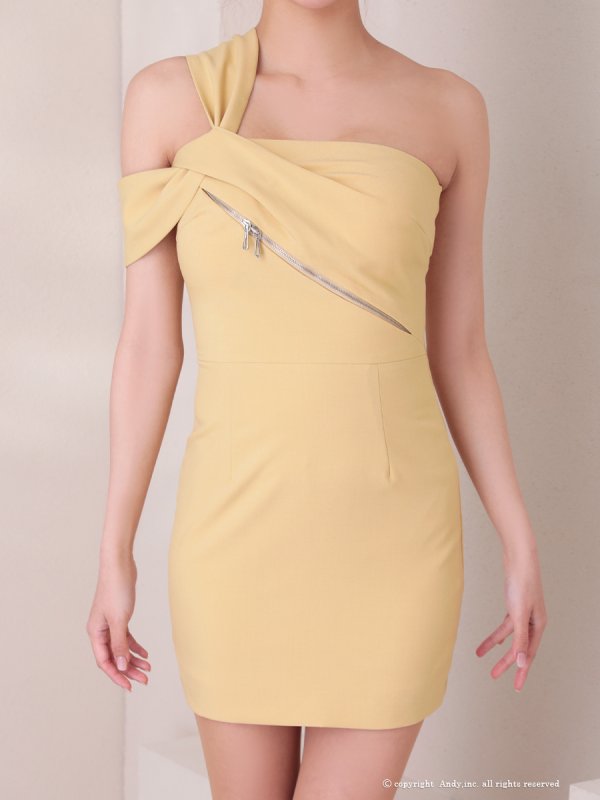 イエロー モデル：七瀬みほ　身長：162cm　着用サイズ：Sサイズ