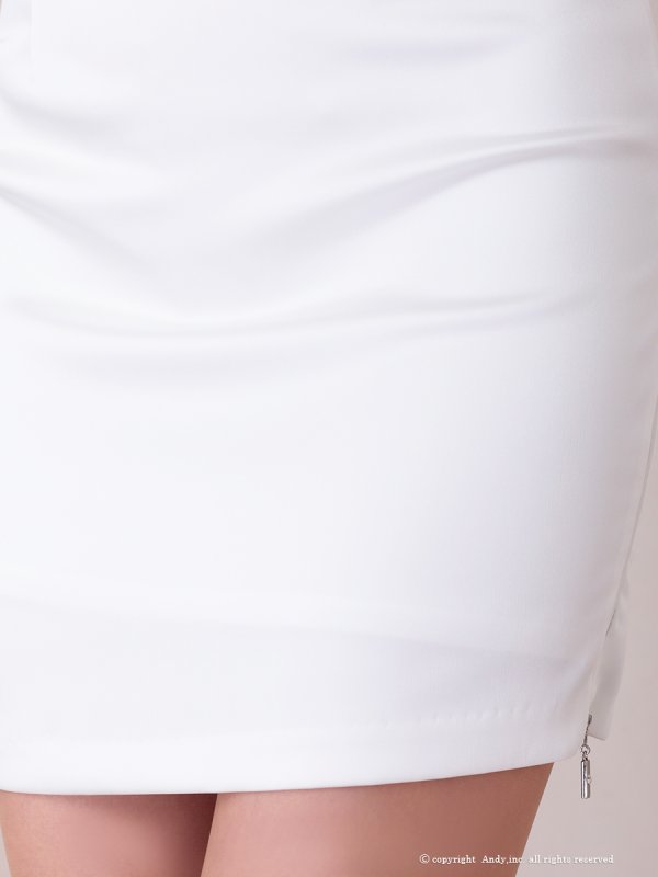 ホワイト モデル:七瀬みほ 身長:162cm 着用サイズ:Sサイズ