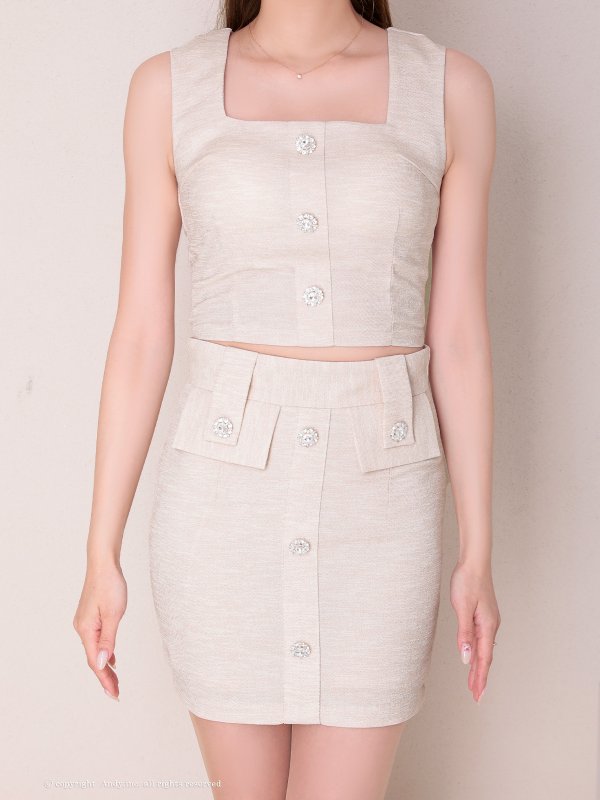 ベージュ モデル：あみ　身長：163cm　着用サイズ：Sサイズ