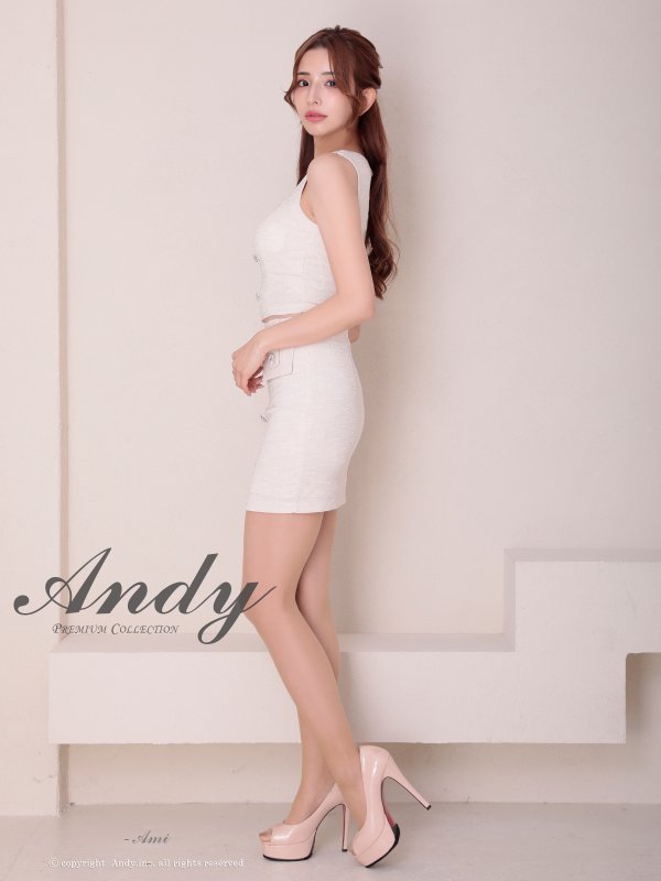 ベージュ モデル：あみ　身長：163cm　着用サイズ：Sサイズ