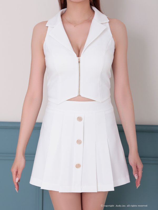 ホワイト モデル：あみ　身長：163cm　着用サイズ：Sサイズ