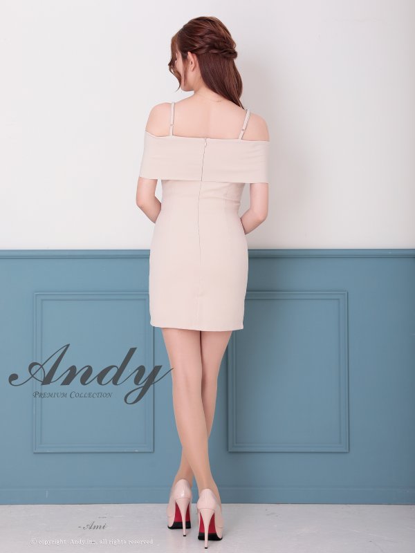 ベージュ モデル：あみ　身長：163cm　着用サイズ：Sサイズ