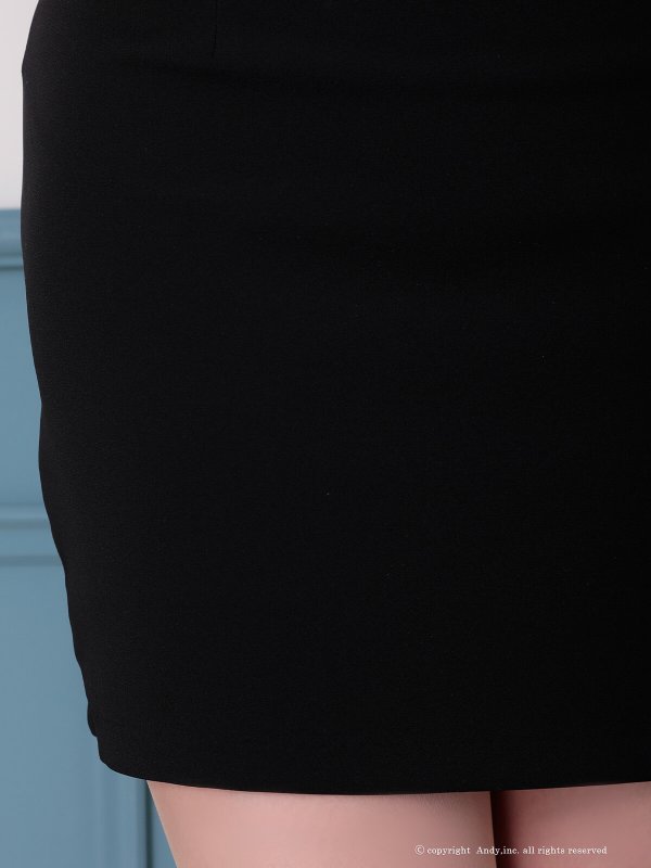 ブラック モデル：あみ　身長：163cm　着用サイズ：Sサイズ