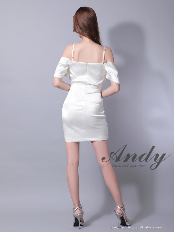 ホワイト モデル：あみ　身長：163cm　着用サイズ：Sサイズ