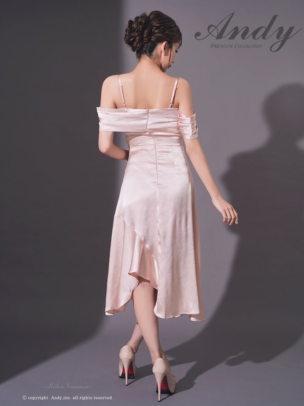 ベージュ モデル：七瀬みほ　身長：162cm　着用サイズ：Sサイズ