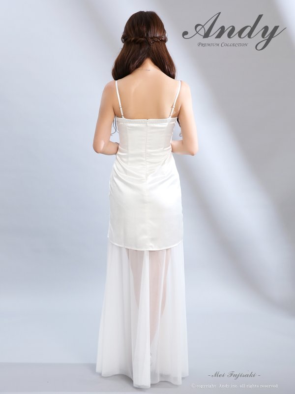 ホワイト　モデル：藤咲めい　着用サイズ：Sサイズ