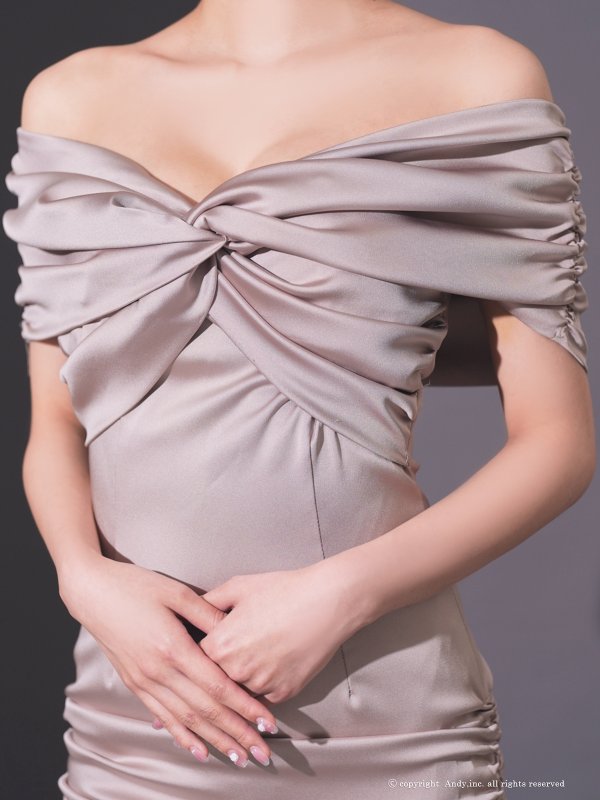 ベージュ モデル：七瀬みほ　身長：162cm　着用サイズ：Sサイズ