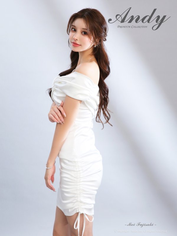 ホワイト　モデル：藤咲めい　着用サイズ：Sサイズ