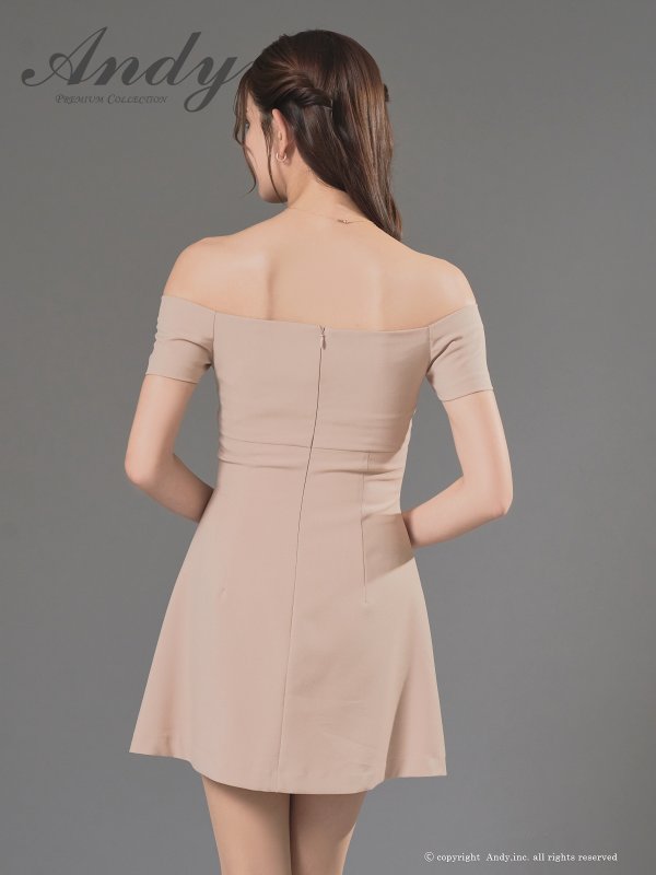 ベージュ モデル：あみ　身長：163cm　着用サイズ：Sサイズ