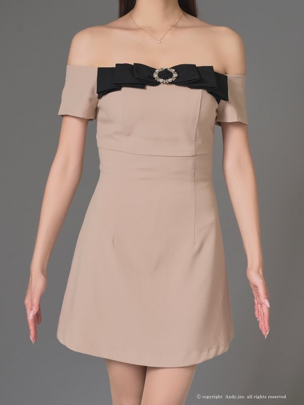 ベージュ モデル：あみ　身長：163cm　着用サイズ：Sサイズ