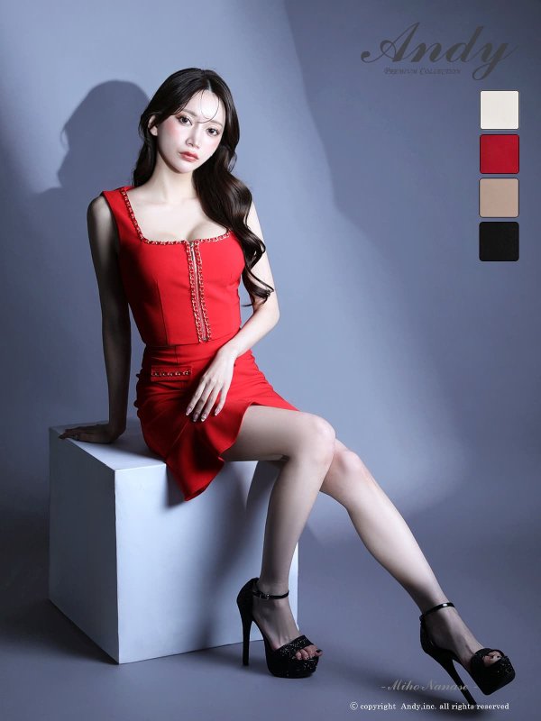 レッド　モデル：七瀬みほ　身長：162cm　着用サイズ：Sサイズ