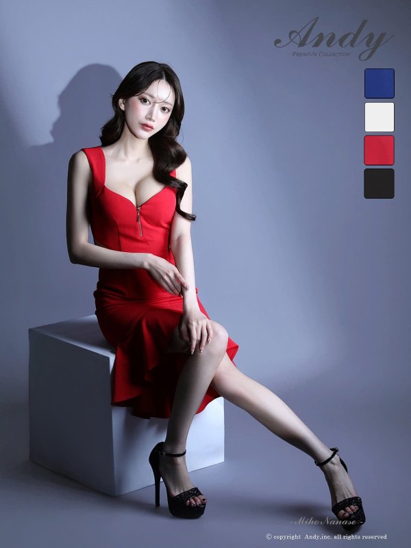 レッド　モデル：七瀬みほ　身長：162cm　着用サイズ：Sサイズ