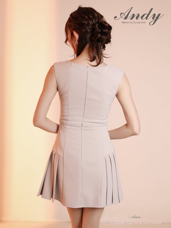 ベージュ　モデル：あみ　身長：163cm　着用サイズ：Sサイズ