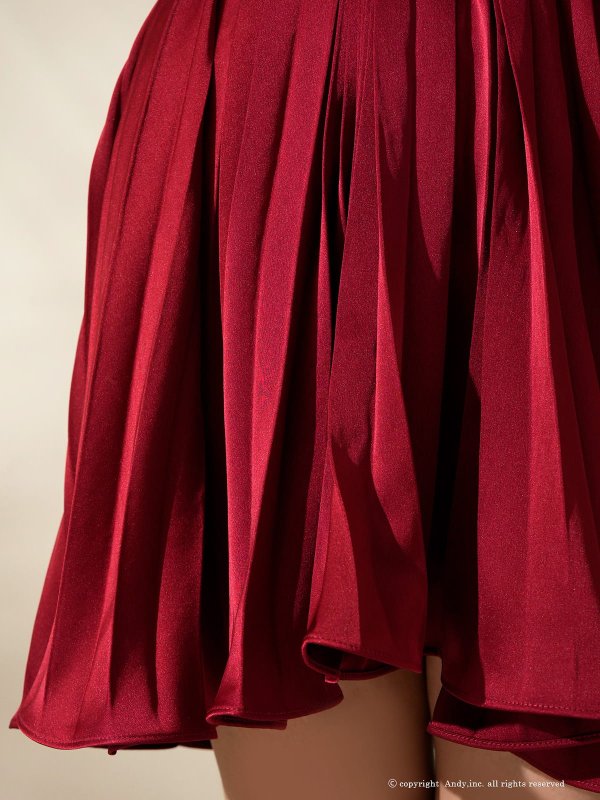 バーガンディー　モデル：藤咲めい　着用サイズ：Sサイズ