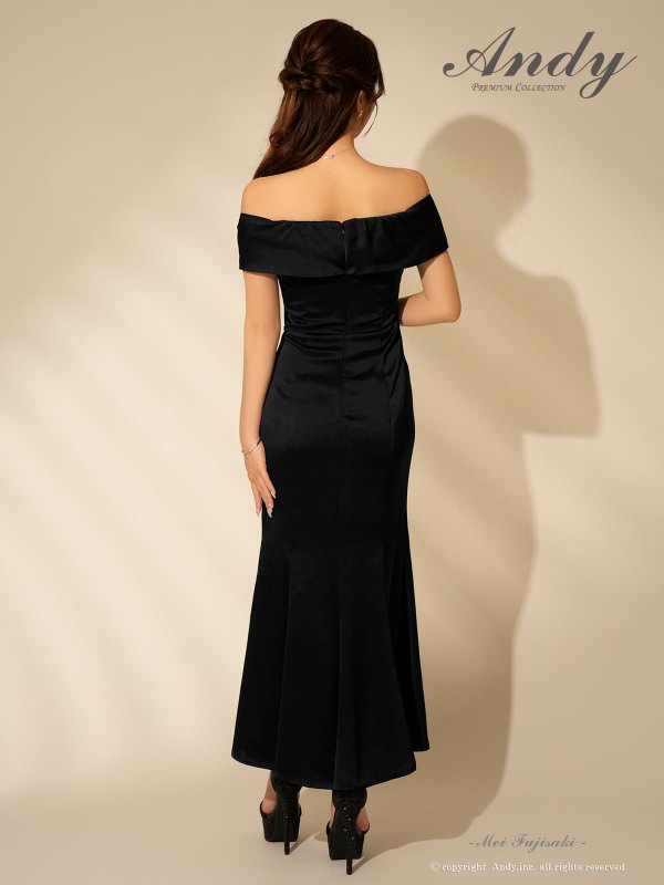 ブラック　モデル：藤咲めい　着用サイズ：Sサイズ