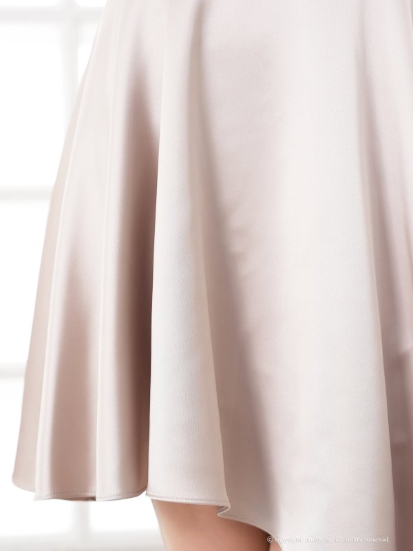 シャンパンベージュ　 モデル：あみ　身長：163cm　着用サイズ：Sサイズ