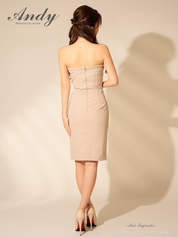 ベージュ モデル：藤咲めい　着用サイズ：Sサイズ