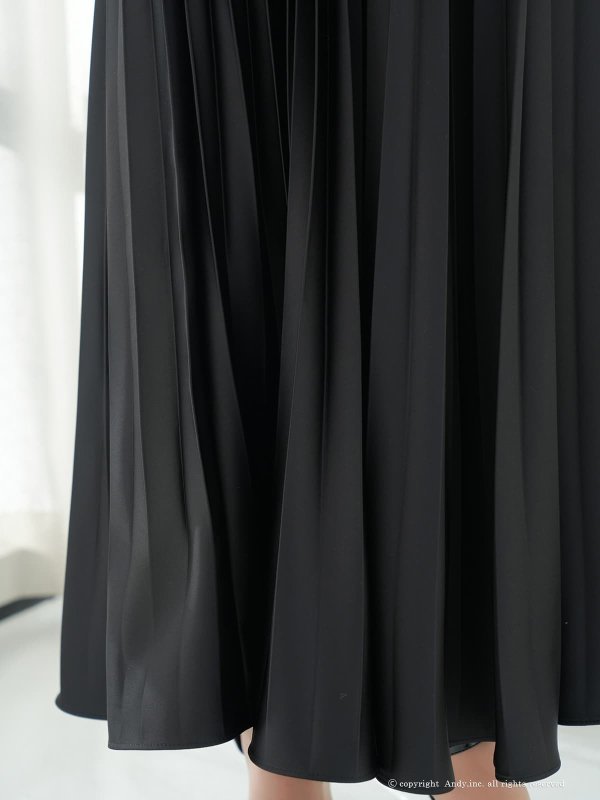 ブラック　モデル：七瀬みほ　身長：162cm　着用サイズ：Sサイズ