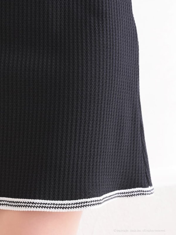 ブラック　モデル：青田夏奈　身長：163cm　着用サイズ：Sサイズ