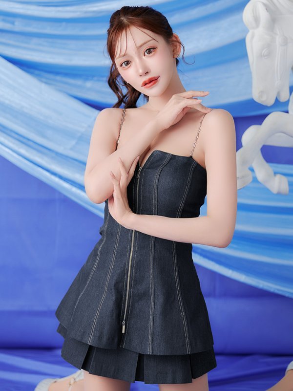 ネイビー モデル：明日花キララ　身長：162cm 着用サイズ：Sサイズ