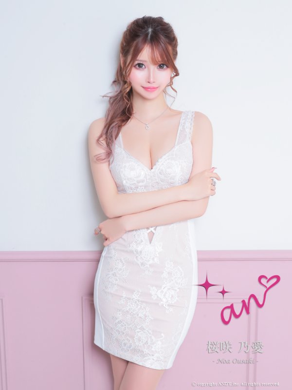 ホワイト　モデル：桜咲乃愛　身長：164cm　着用サイズ：Sサイズ