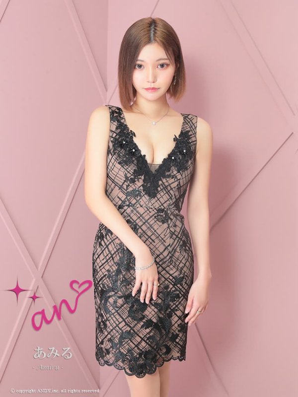 ブラックxベージュ　モデル：あみる　着用サイズ：Sサイズ