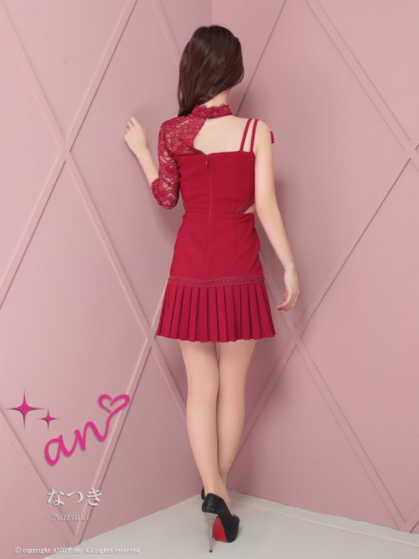 ワインレッド モデル：なつき　着用サイズ：Sサイズ