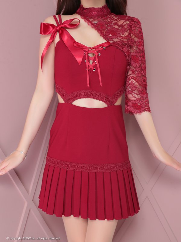 ワインレッド モデル：なつき　着用サイズ：Sサイズ