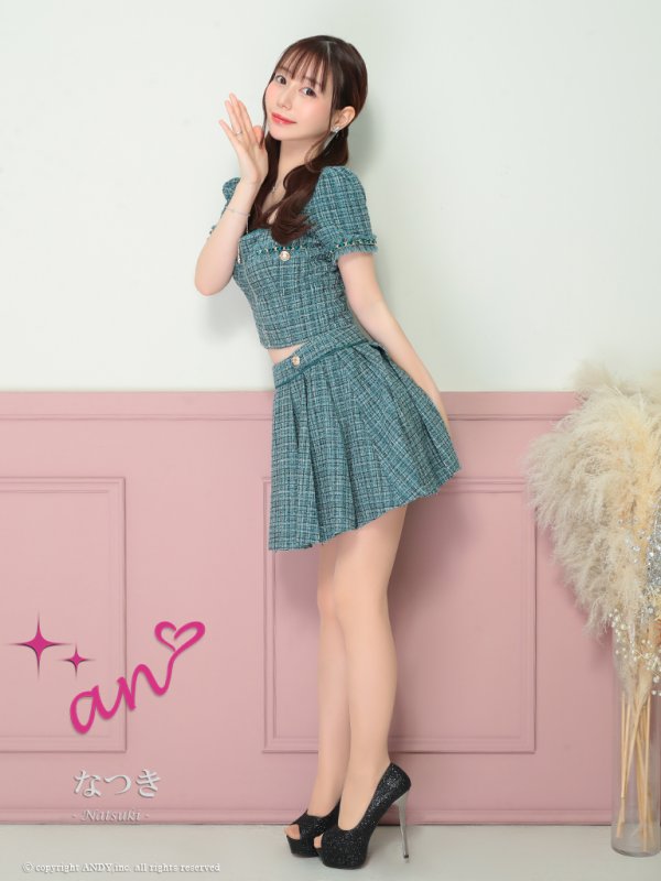 モスグリーン　モデル：なつき　着用サイズ：Sサイズ